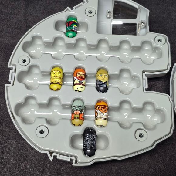 Mighty Beanz Star Wars Millennium Falcon Carrying Case & 28 Character Beans - Picture 4 of 13